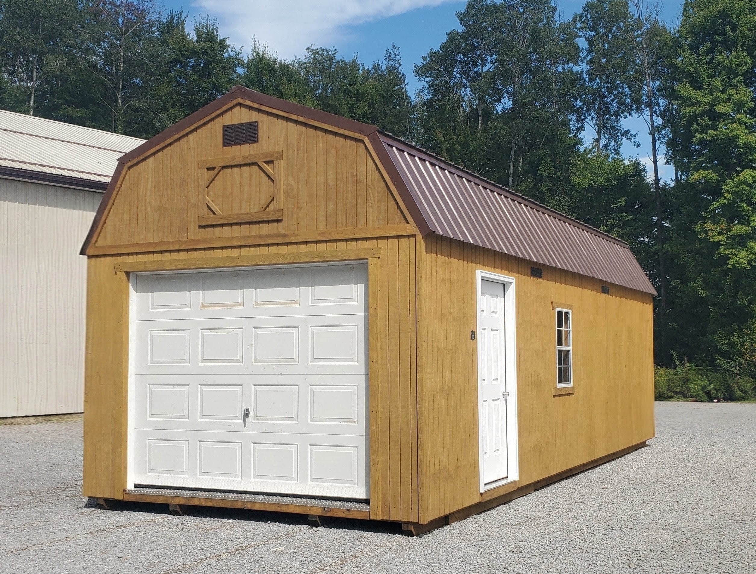 Lofted Garage 12x30 090